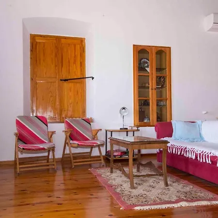 Liotrivi House *