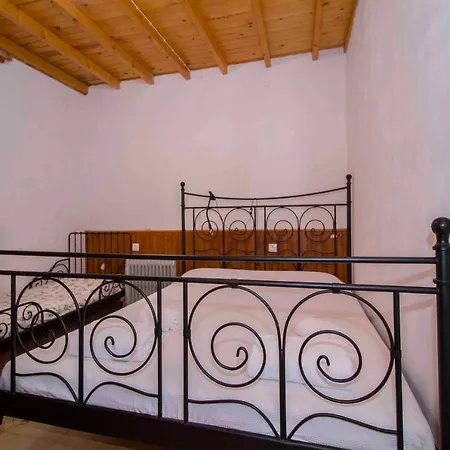 Liotrivi House *