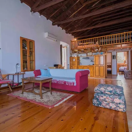 Liotrivi House Leonídion