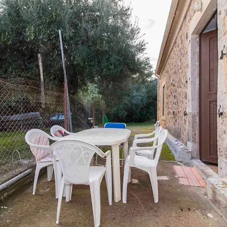 Liotrivi House *